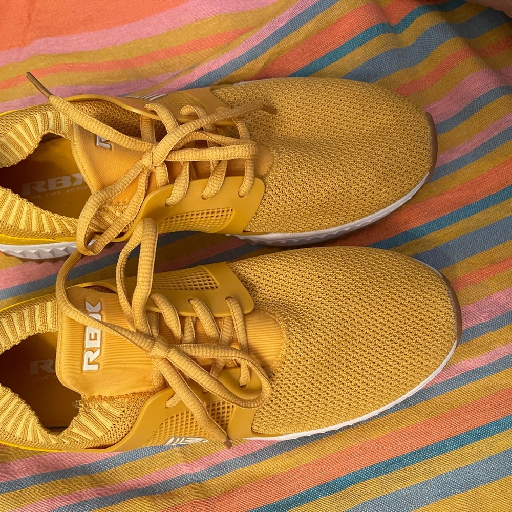 Reebox size 10 new, never worn